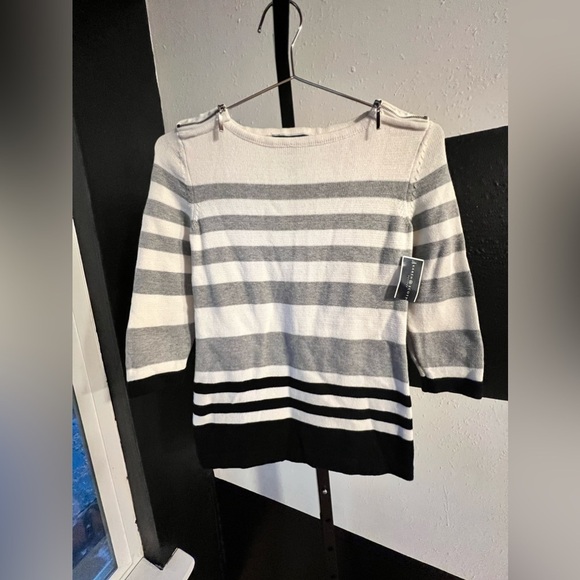 MKaren Scott Petites Sweater - Picture 2 of 3